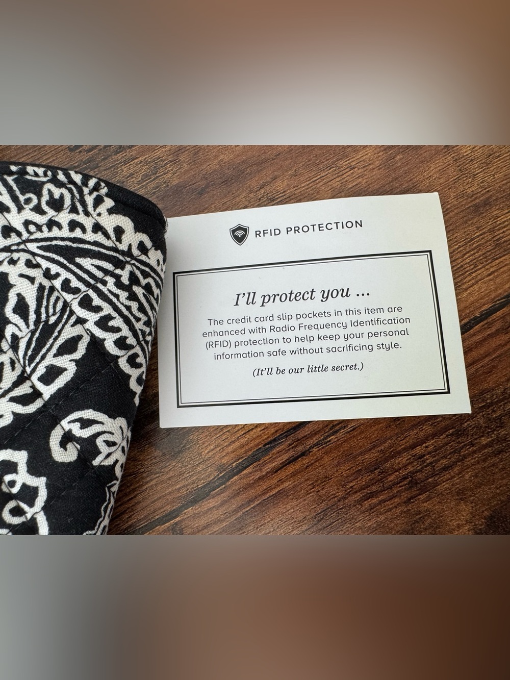 Vera Bradley RFID Front Zip Wristlet NWT Black White Bandana OSU Oklahoma State - Picture 11 of 11